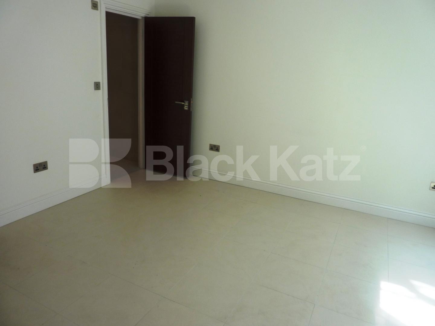 			3 BATHROOMS-2 TERRACES-A MUST SEE!, 4 Bedroom, 1 bath, 1 reception Mews House			 Charlton King Mews, KENTISH TOWN